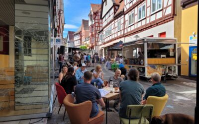 SOMMER in der Stadt – buntes Treiben in der Untergasse